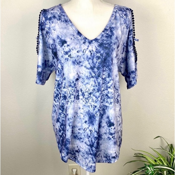 Plus Size 1X Tie Dye Cold Shoulder Blue White V-Neck Absolutely Famous EUC - Picture 2 of 7
